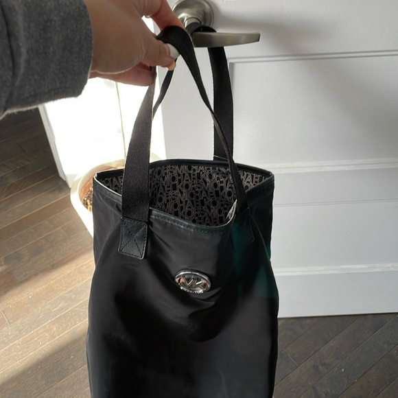 Michael Kors canvas md tote reversible black. Never worn - Picture 2 of 7